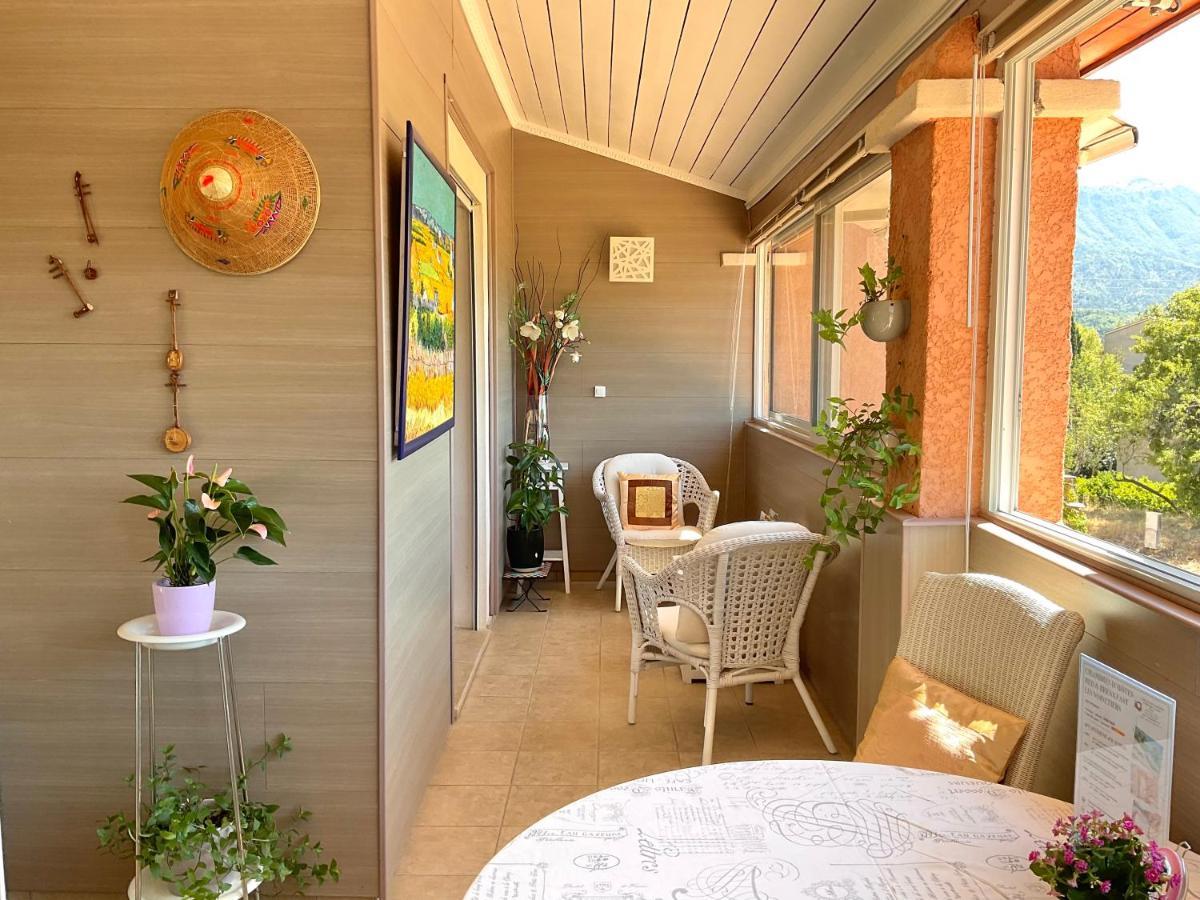 Chambres d'hôtes Les Noisetiers Digne-les-Bains Exterior foto